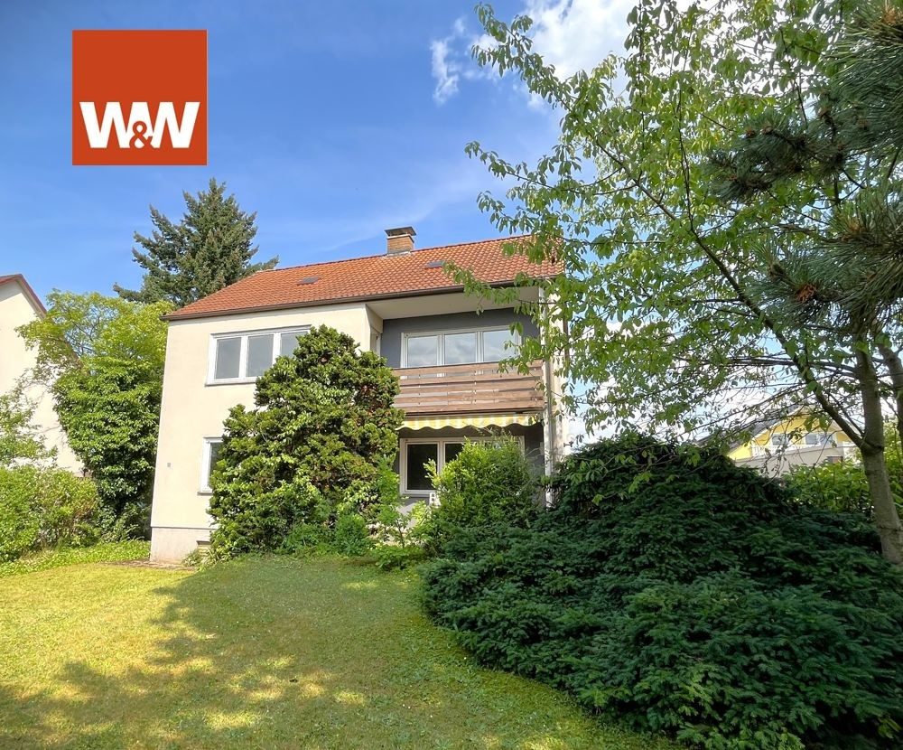Immobilienangebot - Roßtal - Alle - Klassisches Einfamilienhaus mit großzügigem Grundstück in begehrter Lage, sucht neuen Besitzer!
