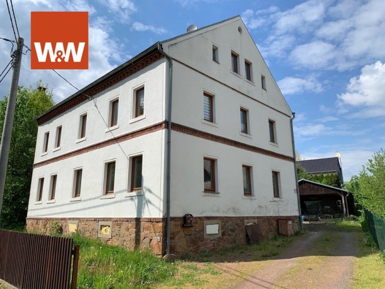 Immobilienangebot - Döbeln - Alle - Geräumiges Zweifamilienhaus mit Nebengebäude und Doppelcarport im Döbelner Ortsteil Ebersbach