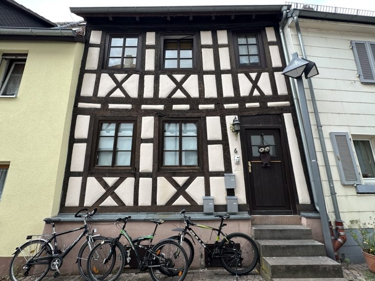 Immobilienangebot - Schriesheim - Alle - Kapitalanlage! 3-Parteienhaus mit kleinen Wohneinheiten in der Schriesheimer Altstadt