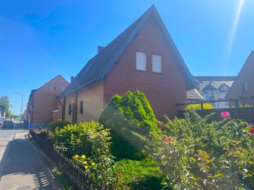 Immobilienangebot - Düren / Gürzenich - Alle - RESERVIERT: Sehr gepflegtes Einfamilienhaus mit Sonnengarten, Garage und Ausbaupotenzial in beliebter Wohnlage.