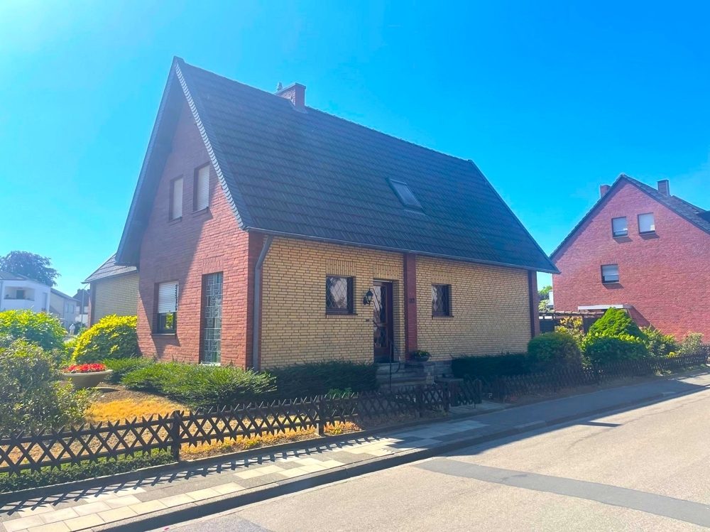 Immobilienangebot - Düren / Gürzenich - Alle - RESERVIERT: Sehr gepflegtes Einfamilienhaus mit Sonnengarten, Garage und Ausbaupotenzial in beliebter Wohnlage.