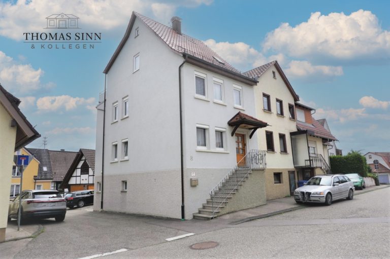 Immobilienangebot - Untergruppenbach-Donnbronn - Alle - Älteres Reiheneckhaus mit riesiger Terrasse in Ortslage - sofort frei