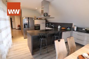 Immobilienangebot - Wardenburg - Alle - Großzügige Dachgeschosswohnung (KFW 70) mit EBK und Balkon, in einem Zweifamilienhaus, ab dem 01.11.23, in Wardenburg zu vermieten!