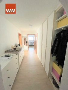 Immobilienangebot - Abtsgmünd - Alle - Ab November 2023 bezugsfrei! Umfangreich modernisierte 4,5-Zimmer-Wohnung mit Balkon in Abtsgmünd.