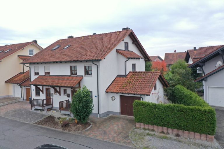 Immobilienangebot - Auerbach - Alle - *** Erschwingliche, Familienfreundliche Doppelhaushälfte mit Garage in ruhiger Lage von Auerbach ***
