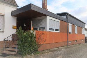 Immobilienangebot - Flörsheim-Dalsheim - Alle - Bungalow mit Gewerbefläche in Flörsheim Dalsheim