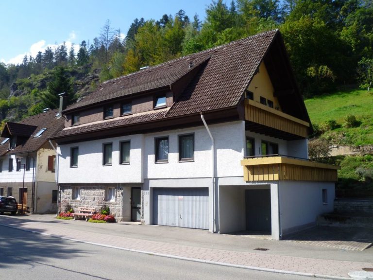 Immobilienangebot - Baiersbronn - Alle - Zweifamilienhaus mit Einliegerwohnung in Teilort von Baiersbronn