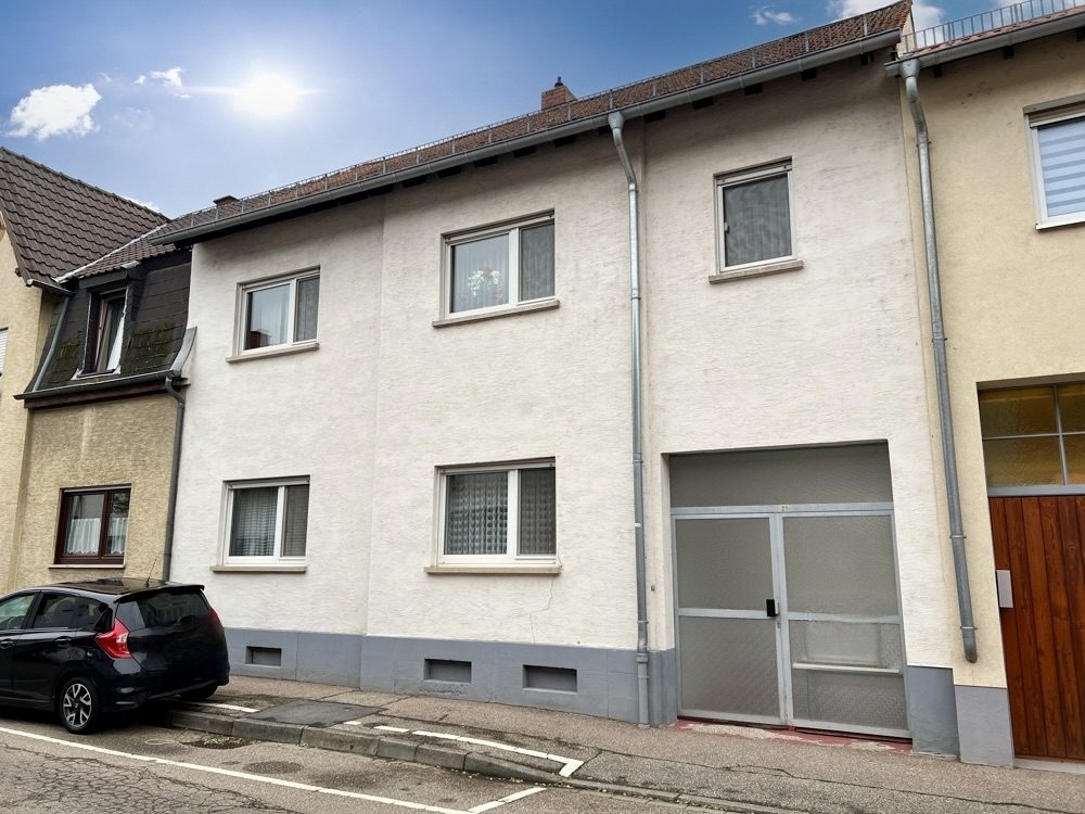 Immobilienangebot - Hockenheim - Alle - Gepflegtes sowie helles Ein- bis Zweifamilienhaus mit entsprechendem Aus- und Umbaupotential.