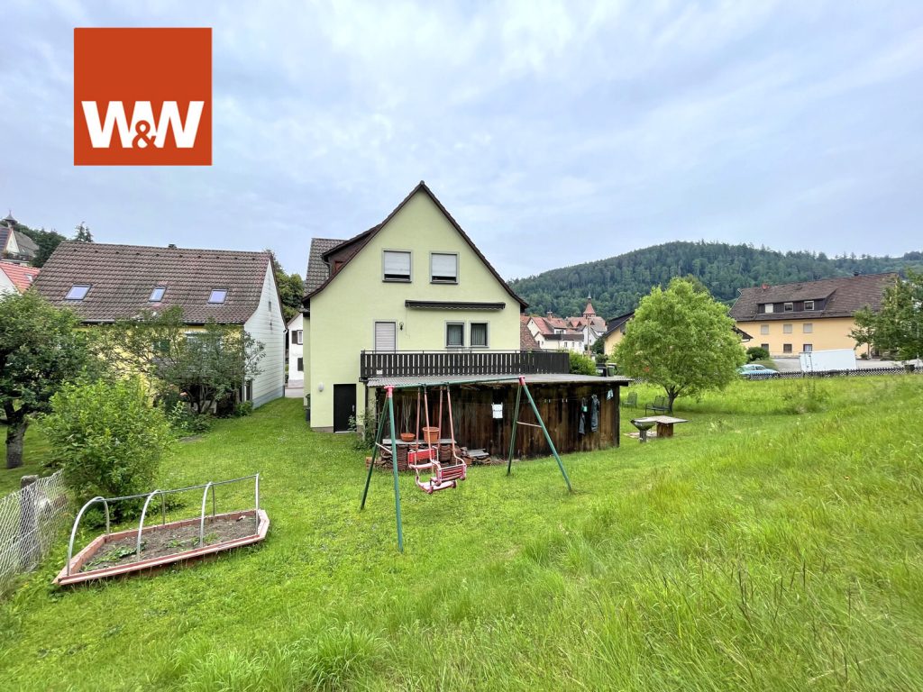 Immobilienangebot - Bad Liebenzell - Alle - Gepflegtes ZFH mit großem Garten und viel Platz in Bad Liebenzell zu verkaufen!