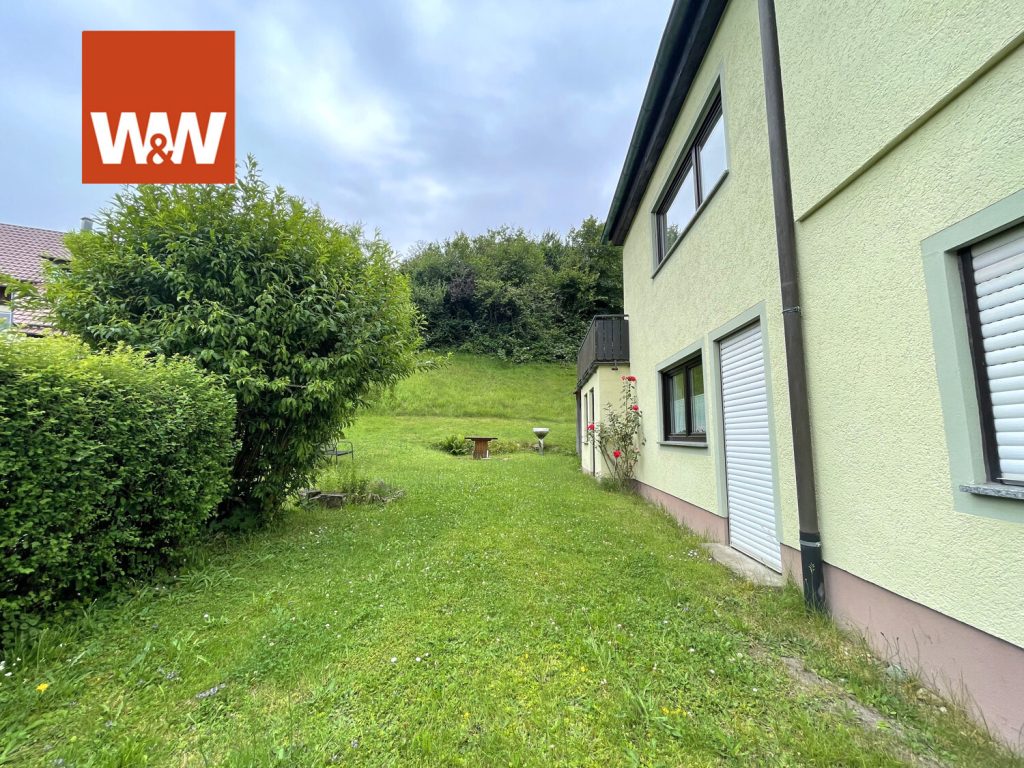 Immobilienangebot - Bad Liebenzell - Alle - Gepflegtes ZFH mit großem Garten und viel Platz in Bad Liebenzell zu verkaufen!