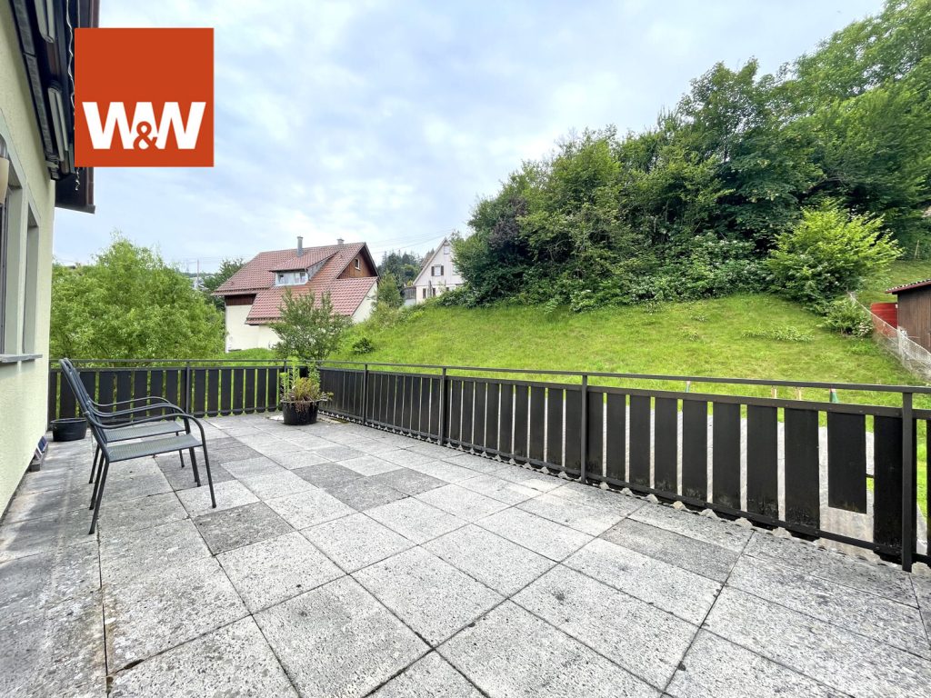 Immobilienangebot - Bad Liebenzell - Alle - Gepflegtes ZFH mit großem Garten und viel Platz in Bad Liebenzell zu verkaufen!