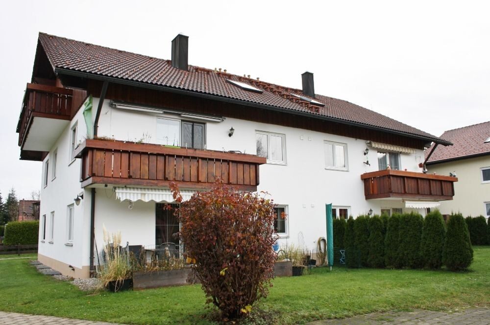 Immobilienangebot - Weitnau / Kleinweiler - Alle - Mehrfamilienhaus mit 7 Wohneinheiten und 3 Garagen sowie 6 Kfz-Stellplätzen