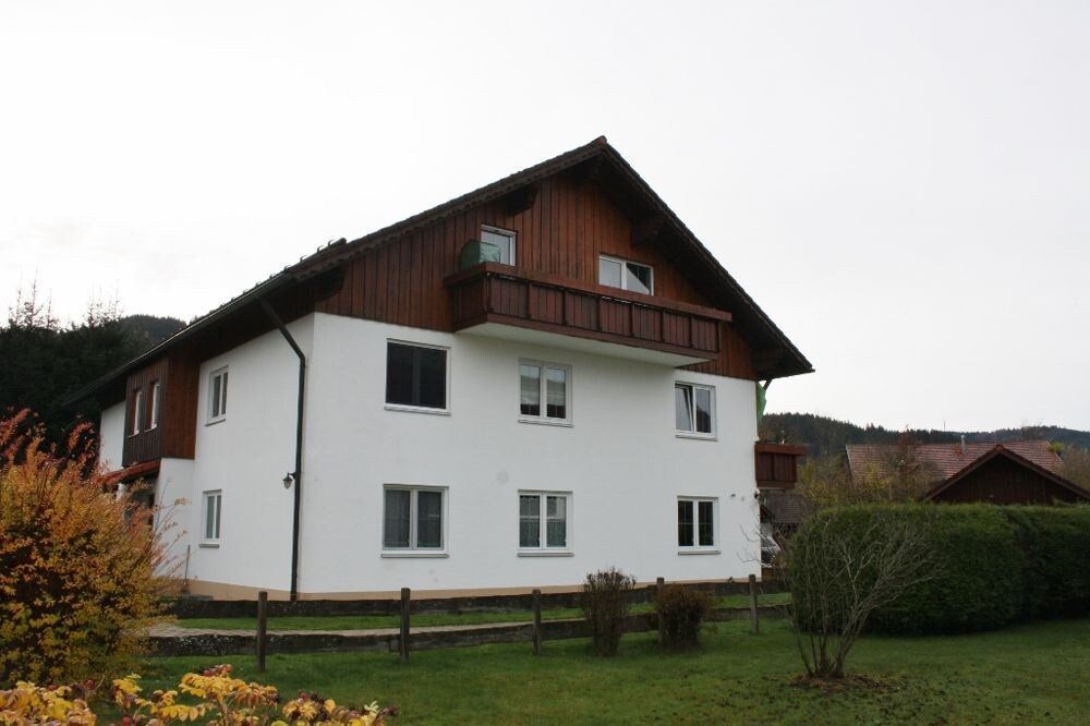 Immobilienangebot - Weitnau / Kleinweiler - Alle - Mehrfamilienhaus mit 7 Wohneinheiten und 3 Garagen sowie 6 Kfz-Stellplätzen