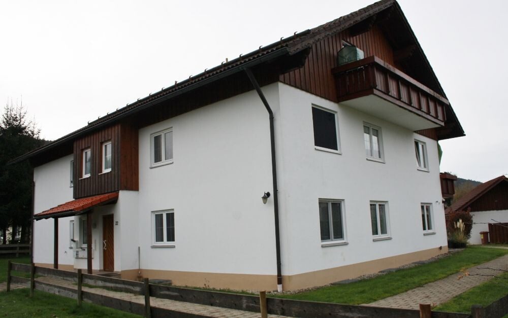 Immobilienangebot - Weitnau / Kleinweiler - Alle - Mehrfamilienhaus mit 7 Wohneinheiten und 3 Garagen sowie 6 Kfz-Stellplätzen