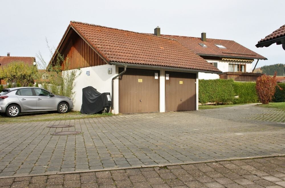 Immobilienangebot - Weitnau / Kleinweiler - Alle - Mehrfamilienhaus mit 7 Wohneinheiten und 3 Garagen sowie 6 Kfz-Stellplätzen