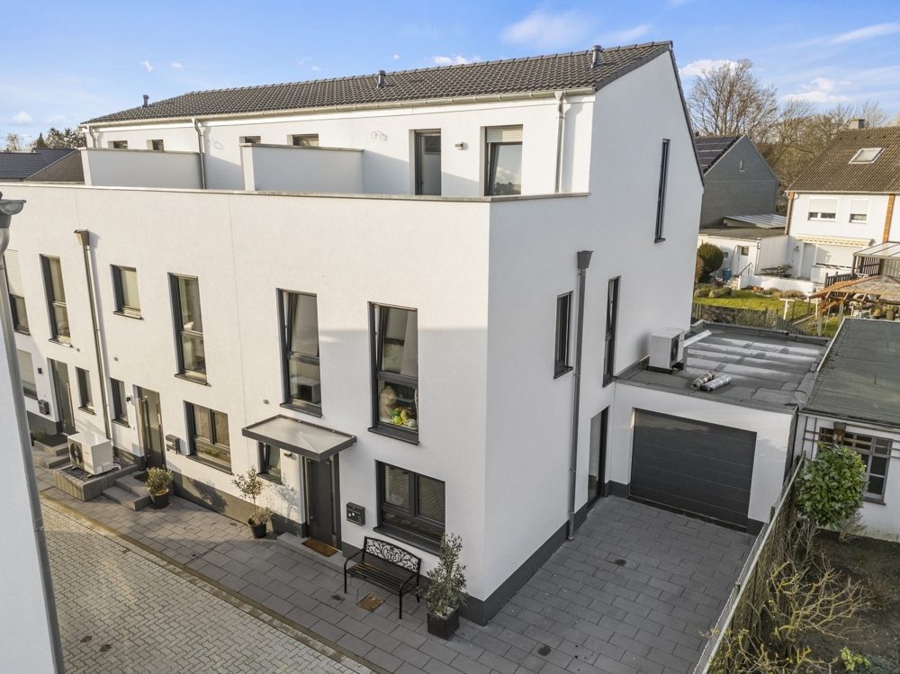 Immobilienangebot - Bedburg - Alle - VERKAUFT: Mit 3D und Video: Familienfreundlich und stilvoll: Ihr neues Traumhaus mit Garten und Dachterrasse!