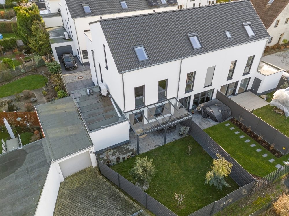 Immobilienangebot - Bedburg - Alle - VERKAUFT: Mit 3D und Video: Familienfreundlich und stilvoll: Ihr neues Traumhaus mit Garten und Dachterrasse!