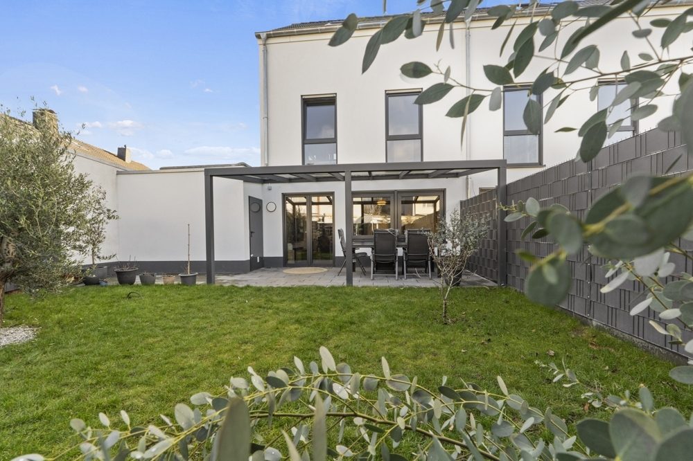 Immobilienangebot - Bedburg - Alle - VERKAUFT: Mit 3D und Video: Familienfreundlich und stilvoll: Ihr neues Traumhaus mit Garten und Dachterrasse!