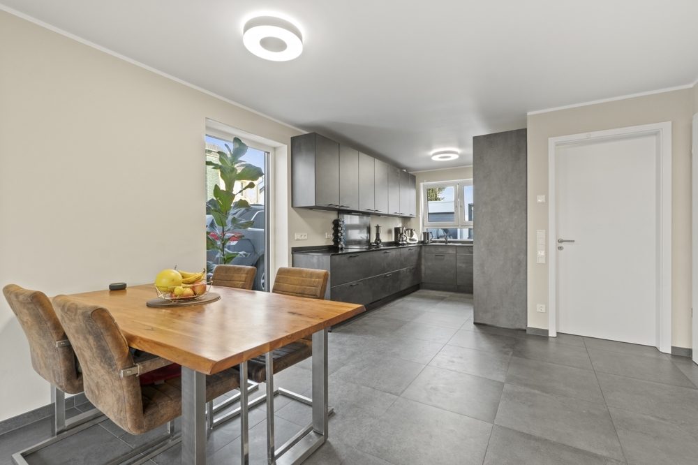 Immobilienangebot - Bedburg - Alle - VERKAUFT: Mit 3D und Video: Familienfreundlich und stilvoll: Ihr neues Traumhaus mit Garten und Dachterrasse!