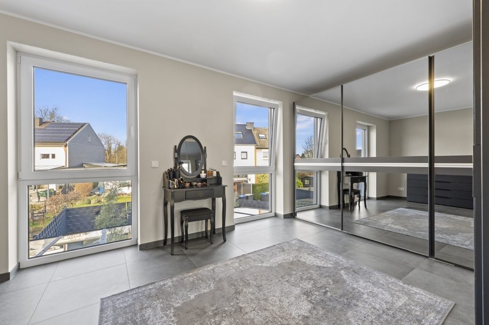 Immobilienangebot - Bedburg - Alle - VERKAUFT: Mit 3D und Video: Familienfreundlich und stilvoll: Ihr neues Traumhaus mit Garten und Dachterrasse!