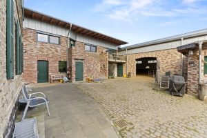 Immobilienangebot - Königswinter - Alle - Traumdomizil für Pferdeliebhaber u. Mehrgenerationen: Einzigartige Immobilie mit modernem Komfort u. idyllischem Flair!