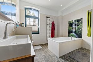 Immobilienangebot - Königswinter - Alle - Traumdomizil für Pferdeliebhaber u. Mehrgenerationen: Einzigartige Immobilie mit modernem Komfort u. idyllischem Flair!