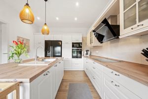 Immobilienangebot - Königswinter - Alle - Traumdomizil für Pferdeliebhaber u. Mehrgenerationen: Einzigartige Immobilie mit modernem Komfort u. idyllischem Flair!