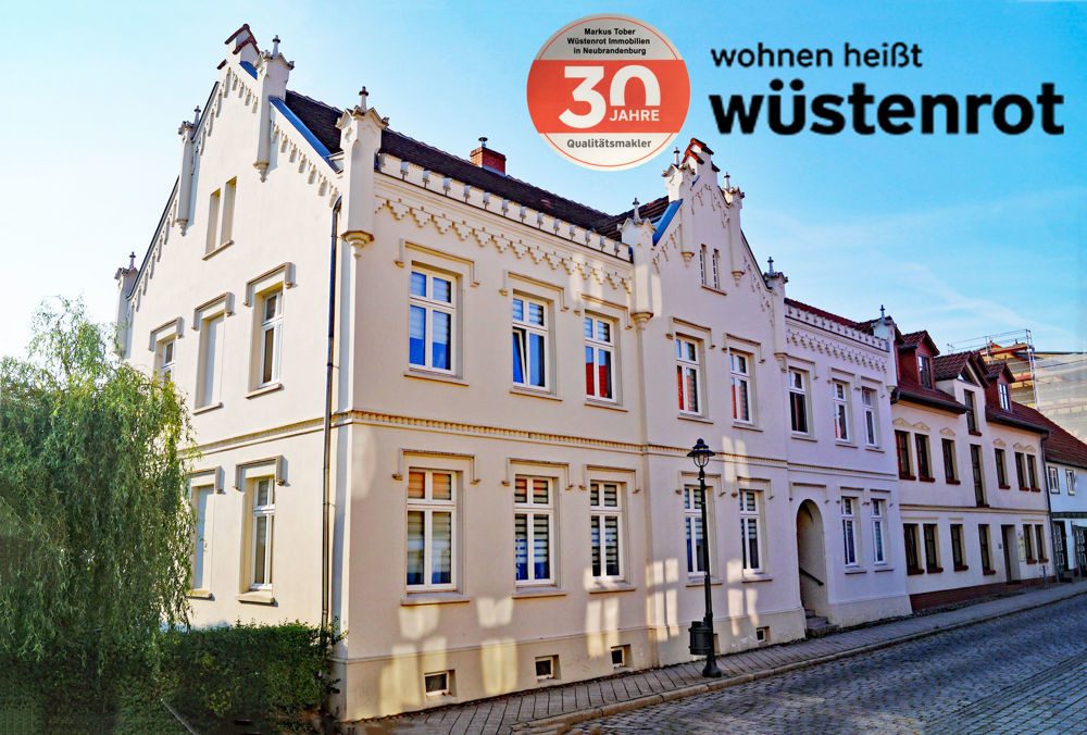 Immobilienangebot - Stavenhagen - Alle - AUCH FÜR DIE EIGENNUTZUNG: WOHNHAUS  MIT DACHTERRASSE + SECHS WOHNUNGEN + GEWERBLICHEM NEBENGEBÄUDE
