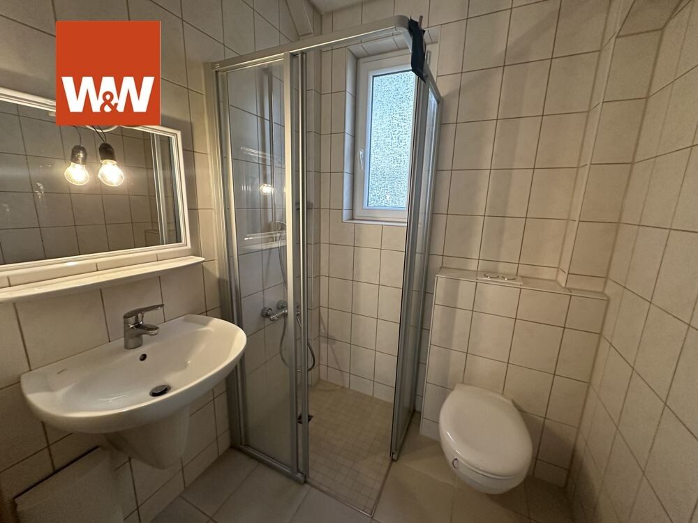 Immobilienangebot - Stuttgart Bad Cannstatt - Alle - Leerstehendes 3-Familienhaus in sehr guter Lage mit vielfältigen Nutzungsmöglichkeiten.