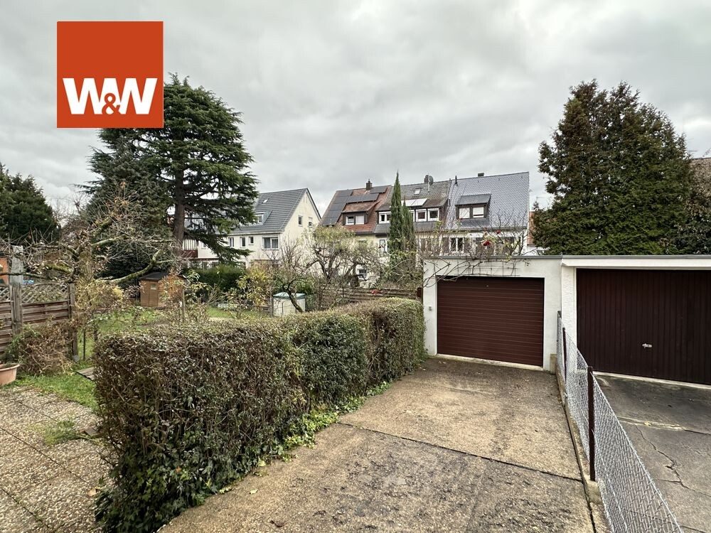 Immobilienangebot - Stuttgart Bad Cannstatt - Alle - Leerstehendes 3-Familienhaus in sehr guter Lage mit vielfältigen Nutzungsmöglichkeiten.