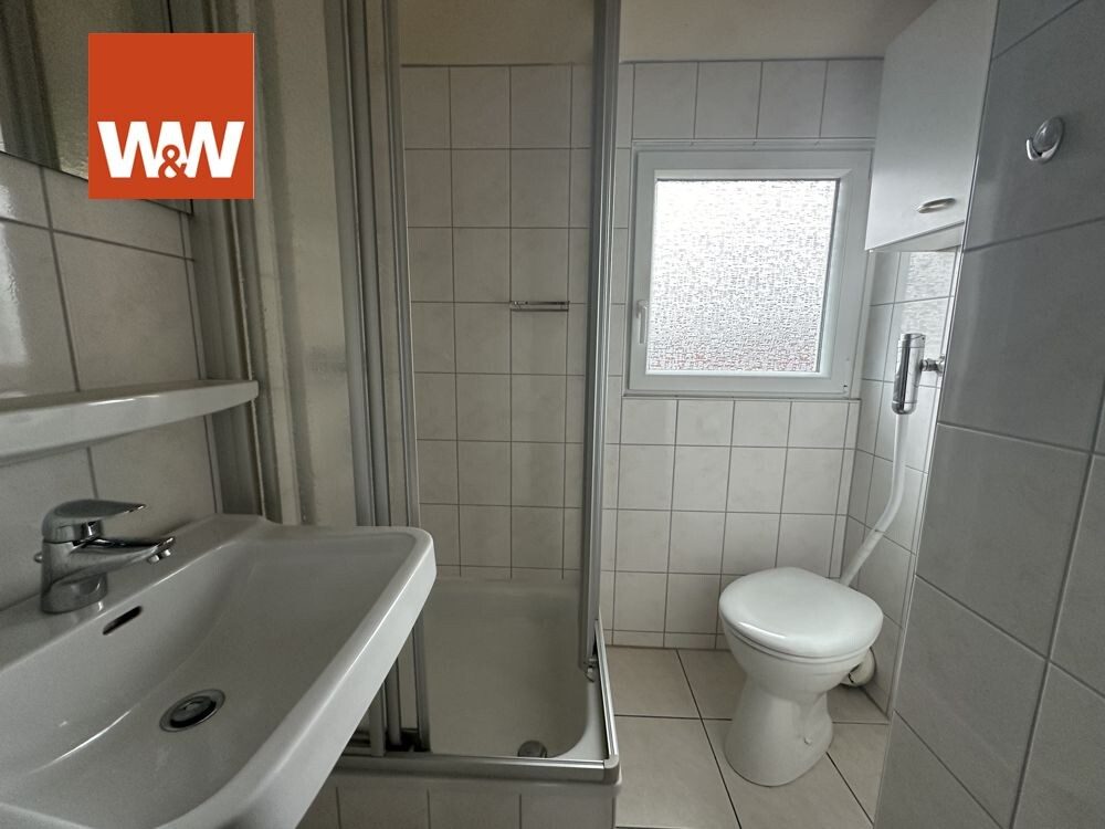 Immobilienangebot - Stuttgart Bad Cannstatt - Alle - Leerstehendes 3-Familienhaus in sehr guter Lage mit vielfältigen Nutzungsmöglichkeiten.