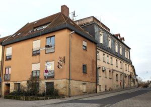 Immobilienangebot - Erlangen - Alle - Großes Wohn- und Geschäftshaus, bereits  aufgeteilt.

Erlangen-Zentrum
