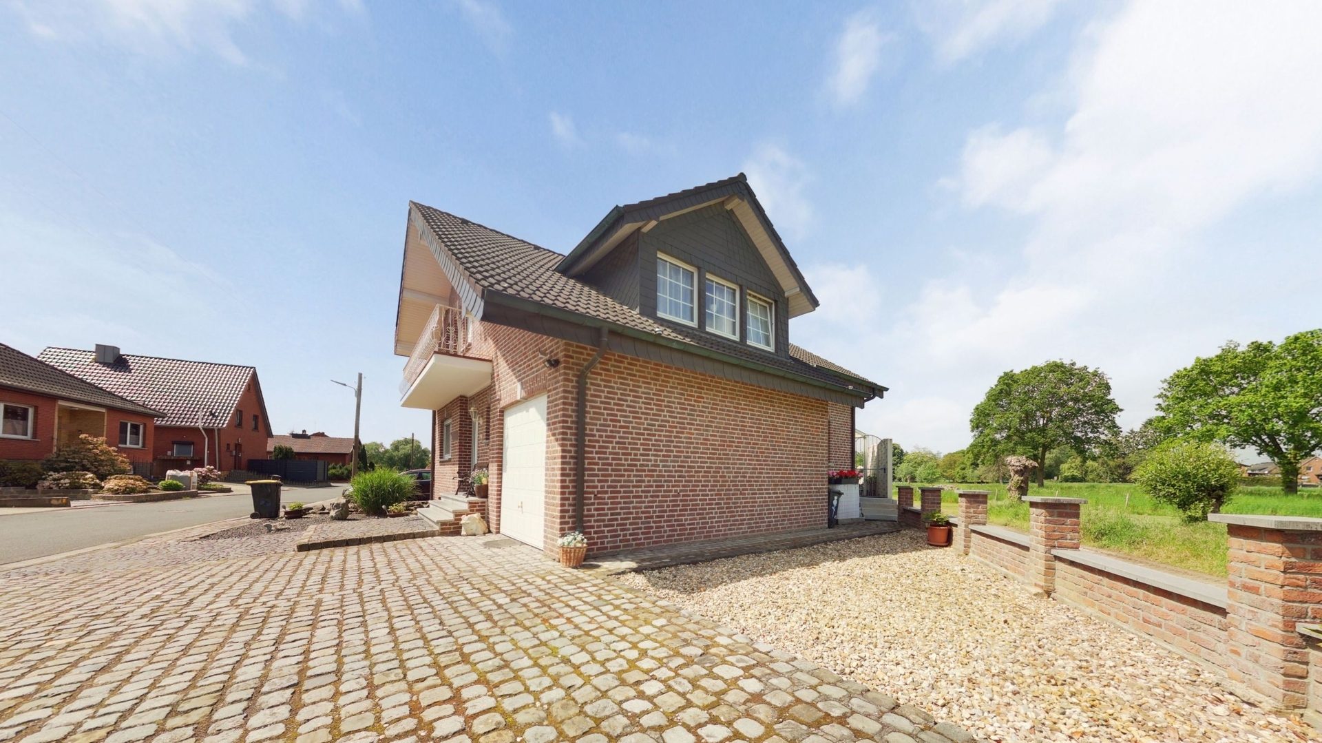 Immobilienangebot - Gangelt - Alle - 3D: Familienglück in ruhiger Lage - Sehr gepflegtes Einfamilienhaus mit Kamin, Balkon und viel Platz