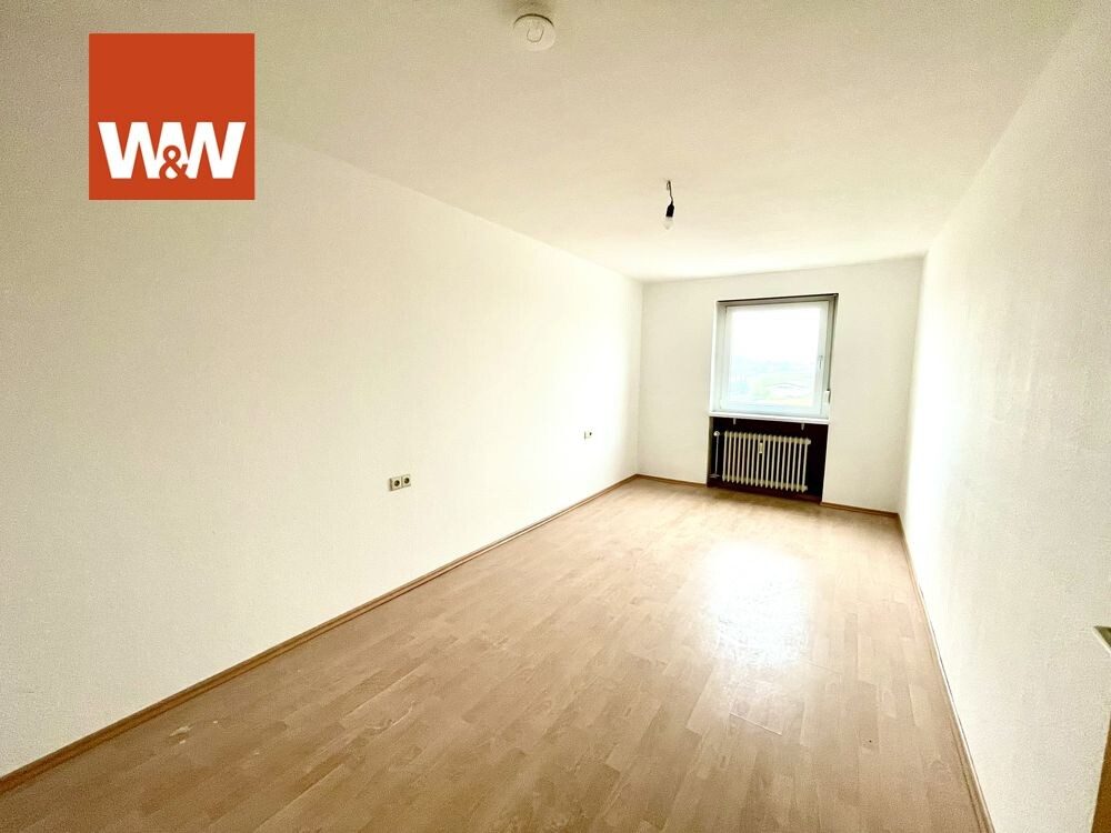 Immobilienangebot - Mühlacker - Alle - VIELFÄLTIGUNG NUTZUNG IN SCHÖNEM WOHNRAUM: 3 Zimmerwohnung, Stellplatz Tiefgarage, Balkon-Wintergarten!
