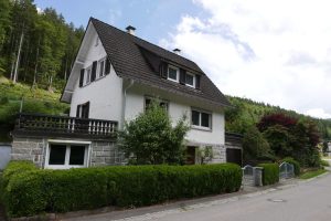 Immobilienangebot - Baiersbronn-Schönmünzach - Alle - Freundliches Einfamilienhaus mit Garten in ruhiger und     
     naturnaher Wohnlage in Schönmünzach