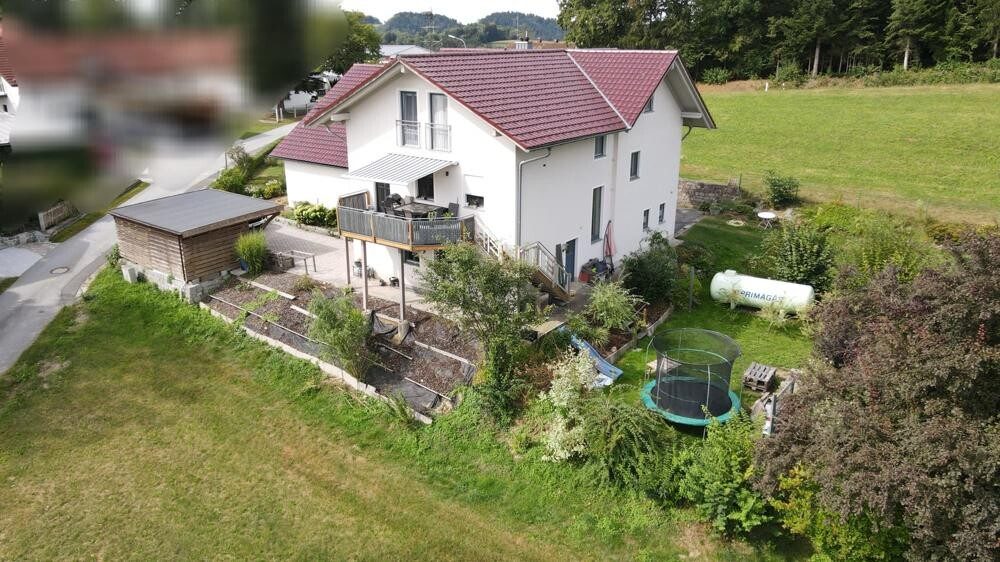 Immobilienangebot - Fürsteneck - Alle - Gepflegte, moderne Doppelhaushälfte in traumhafter, naturverbundener Lage mit mega Ausblick