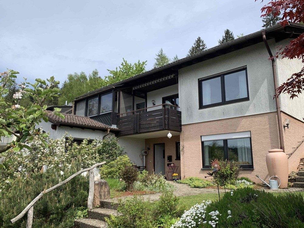 Immobilienangebot - Heiligkreuzsteinach - Alle - Gepflegtes Einfamilienhaus mit Einliegerwohnung in Traumlage!