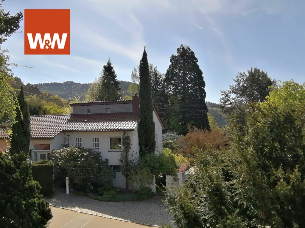 Immobilienangebot - Gernsbach - Alle - Einfamilienhaus in toller und sonniger Aussichtslage.
Wohnen wo andere Urlaub machen.
