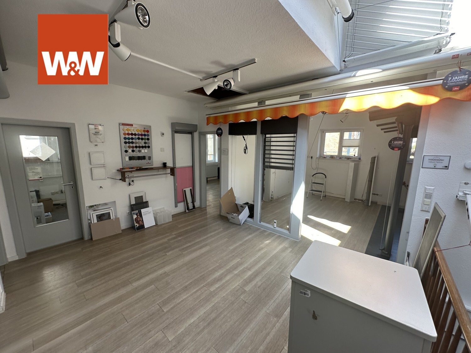 Immobilienangebot - Stuttgart / Stuttgart-West - Alle - Vielseitige Gewerbeimmobilie im Stuttgarter Westen mit Büro, Werkstatt und Lager!