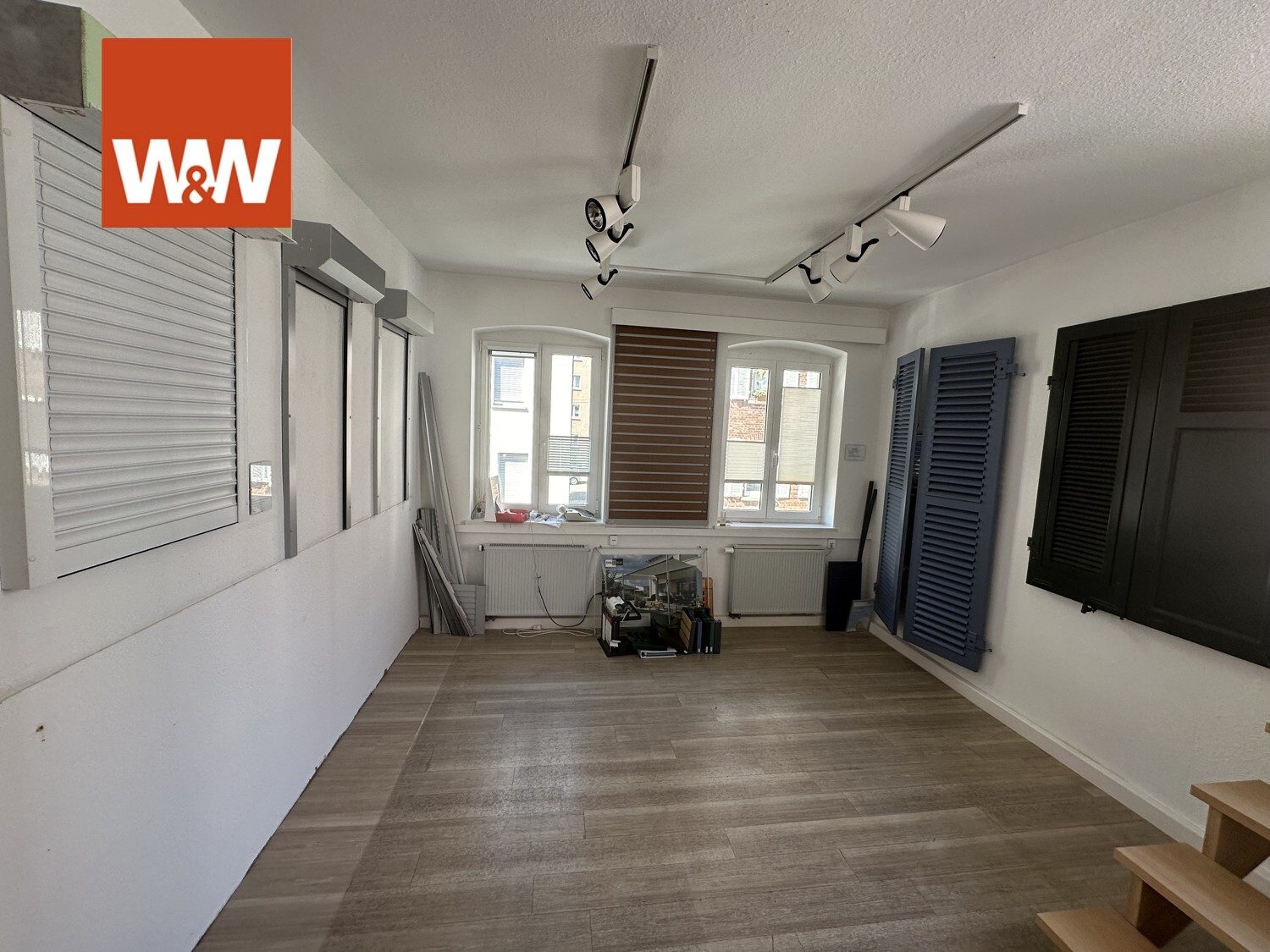 Immobilienangebot - Stuttgart / Stuttgart-West - Alle - Vielseitige Gewerbeimmobilie im Stuttgarter Westen mit Büro, Werkstatt und Lager!