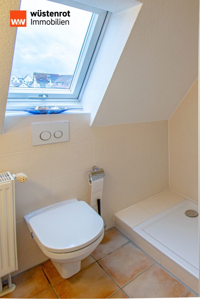 Immobilienangebot - Bietigheim-Bissingen - Alle - 4,5-Zimmer-Dachgeschoss-Maisonettewohnung mit Balkon im alten Stadtteil von Bissingen.