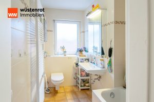 Immobilienangebot - Bietigheim-Bissingen - Alle - 4,5-Zimmer-Dachgeschoss-Maisonettewohnung mit Balkon im alten Stadtteil von Bissingen.