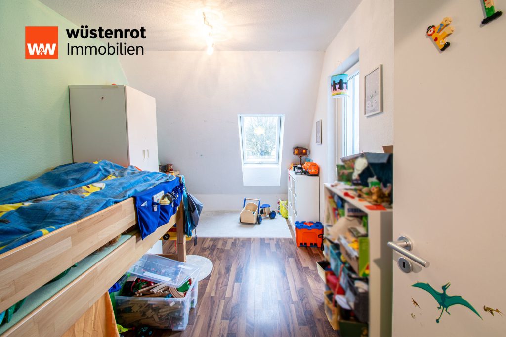 Immobilienangebot - Bietigheim-Bissingen - Alle - 4,5-Zimmer-Dachgeschoss-Maisonettewohnung mit Balkon im alten Stadtteil von Bissingen.