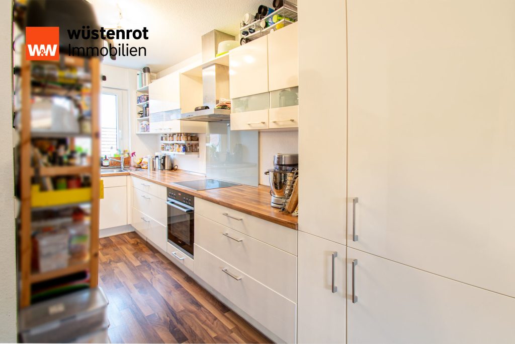 Immobilienangebot - Bietigheim-Bissingen - Alle - 4,5-Zimmer-Dachgeschoss-Maisonettewohnung mit Balkon im alten Stadtteil von Bissingen.