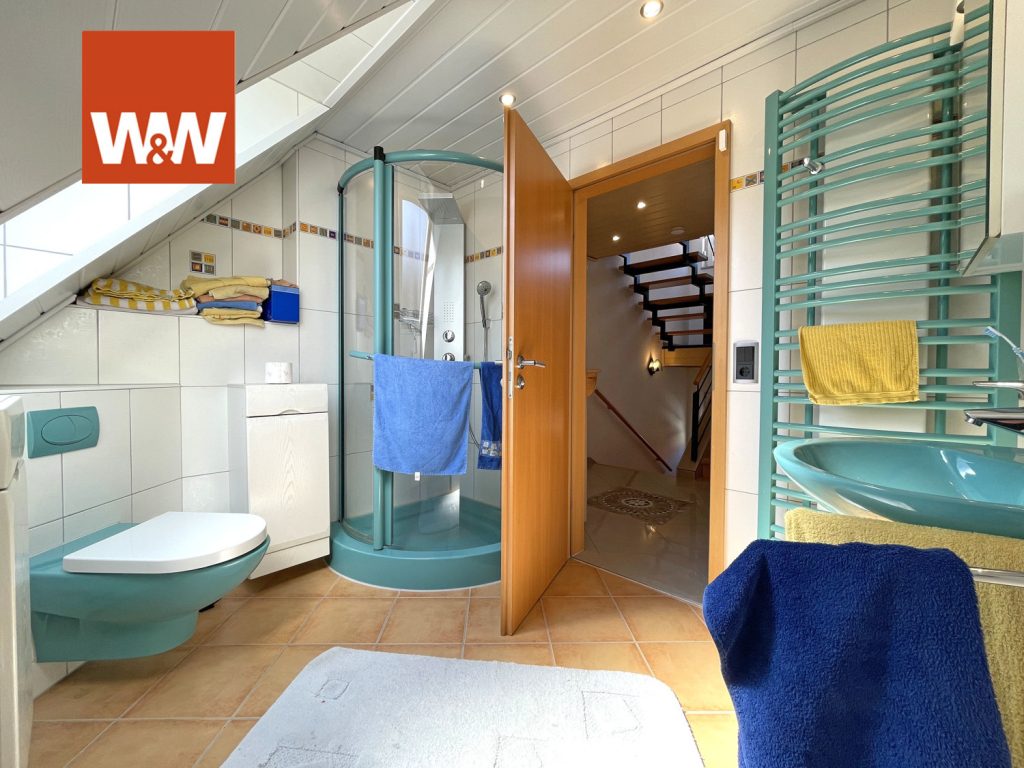 Immobilienangebot - Leonberg - Alle - Großzügige 4-Zi.-Maisonette-Wohnung mit großem Balkon und EBK mitten in Eltingen zu verkaufen!