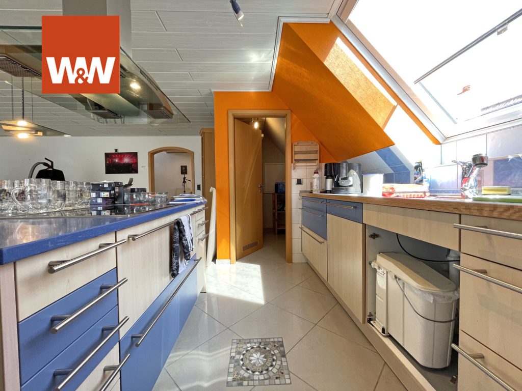 Immobilienangebot - Leonberg - Alle - Großzügige 4-Zi.-Maisonette-Wohnung mit großem Balkon und EBK mitten in Eltingen zu verkaufen!