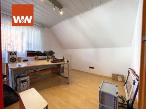 Immobilienangebot - Leonberg - Alle - Großzügige 4-Zi.-Maisonette-Wohnung mit großem Balkon und EBK mitten in Eltingen zu verkaufen!