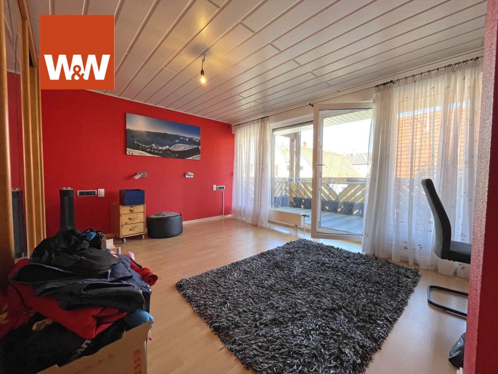 Immobilienangebot - Leonberg - Alle - Großzügige 4-Zi.-Maisonette-Wohnung mit großem Balkon und EBK mitten in Eltingen zu verkaufen!
