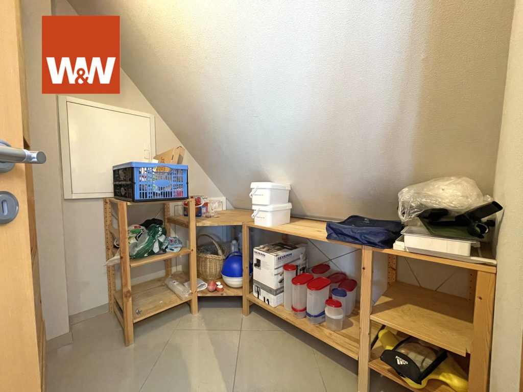 Immobilienangebot - Leonberg - Alle - Großzügige 4-Zi.-Maisonette-Wohnung mit großem Balkon und EBK mitten in Eltingen zu verkaufen!