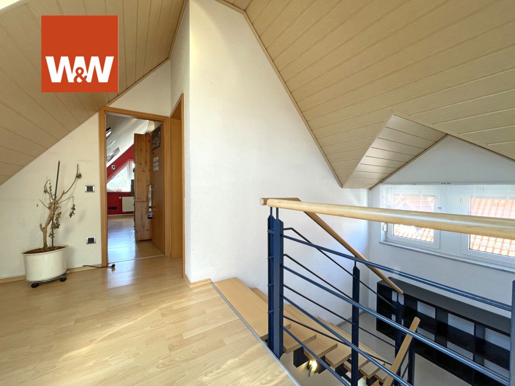 Immobilienangebot - Leonberg - Alle - Großzügige 4-Zi.-Maisonette-Wohnung mit großem Balkon und EBK mitten in Eltingen zu verkaufen!